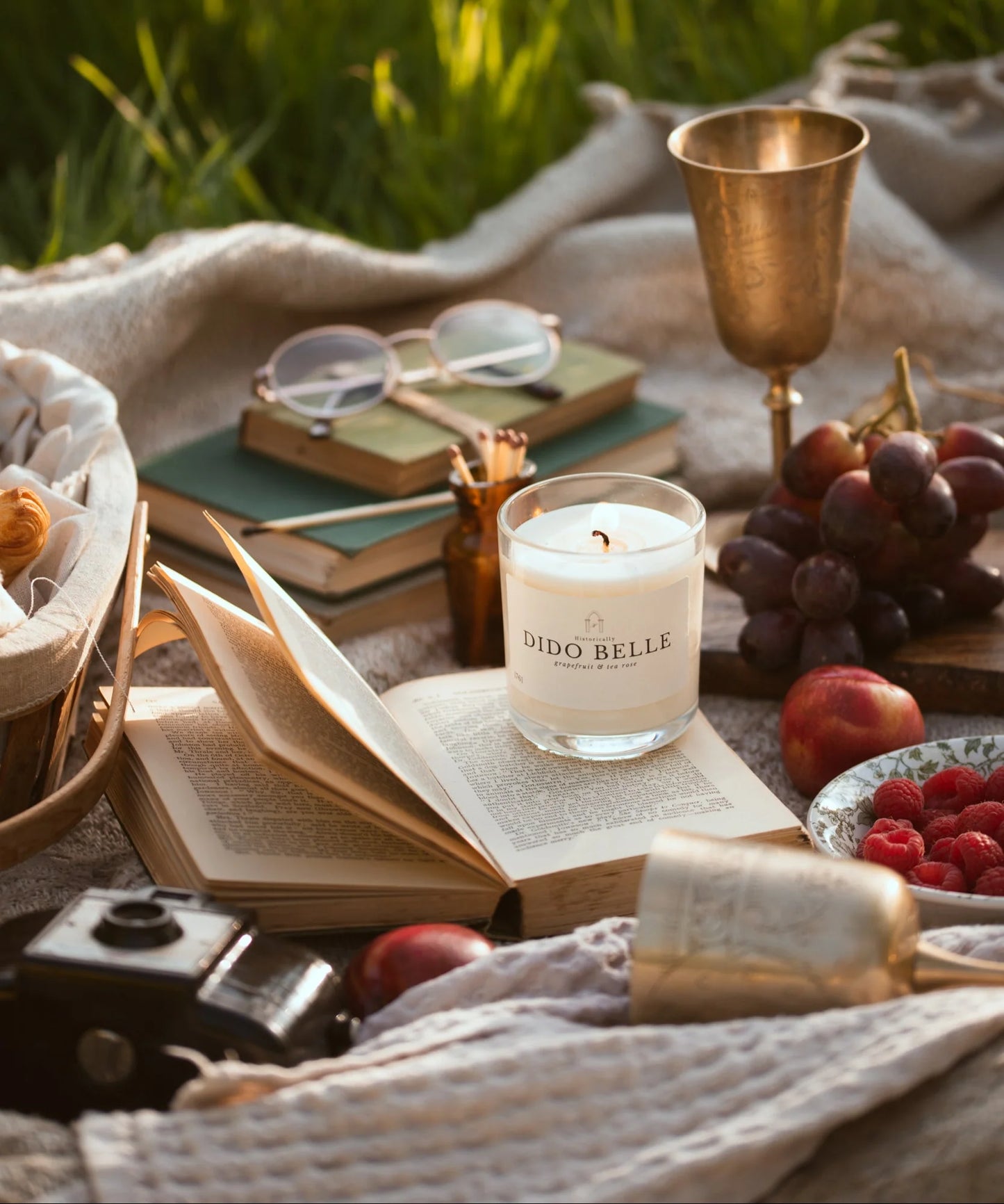 Dido Belle Candle - Grapefruit & Tea Rose