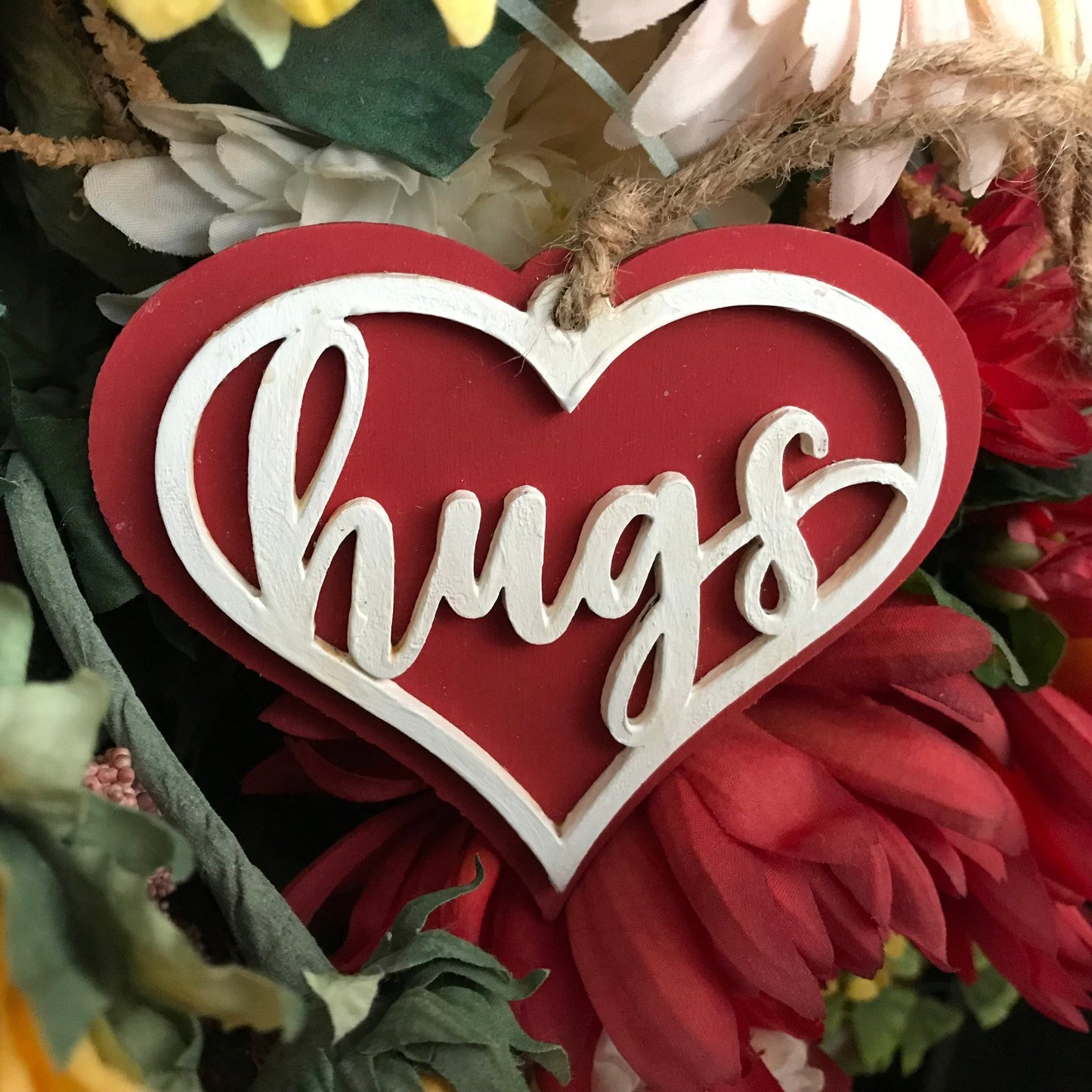 Hugs ornament red with white