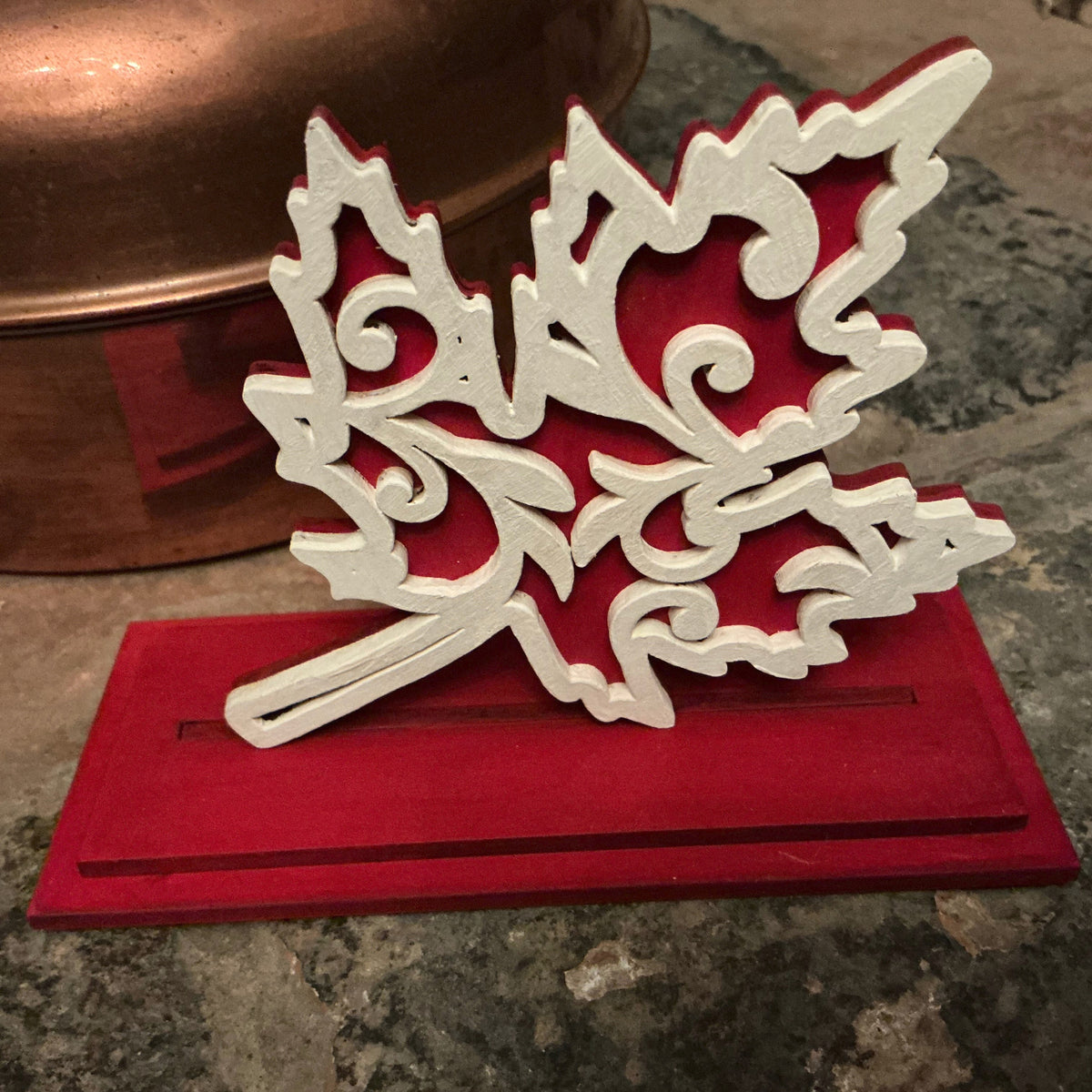 Small 2D Maple Leaf with Stand