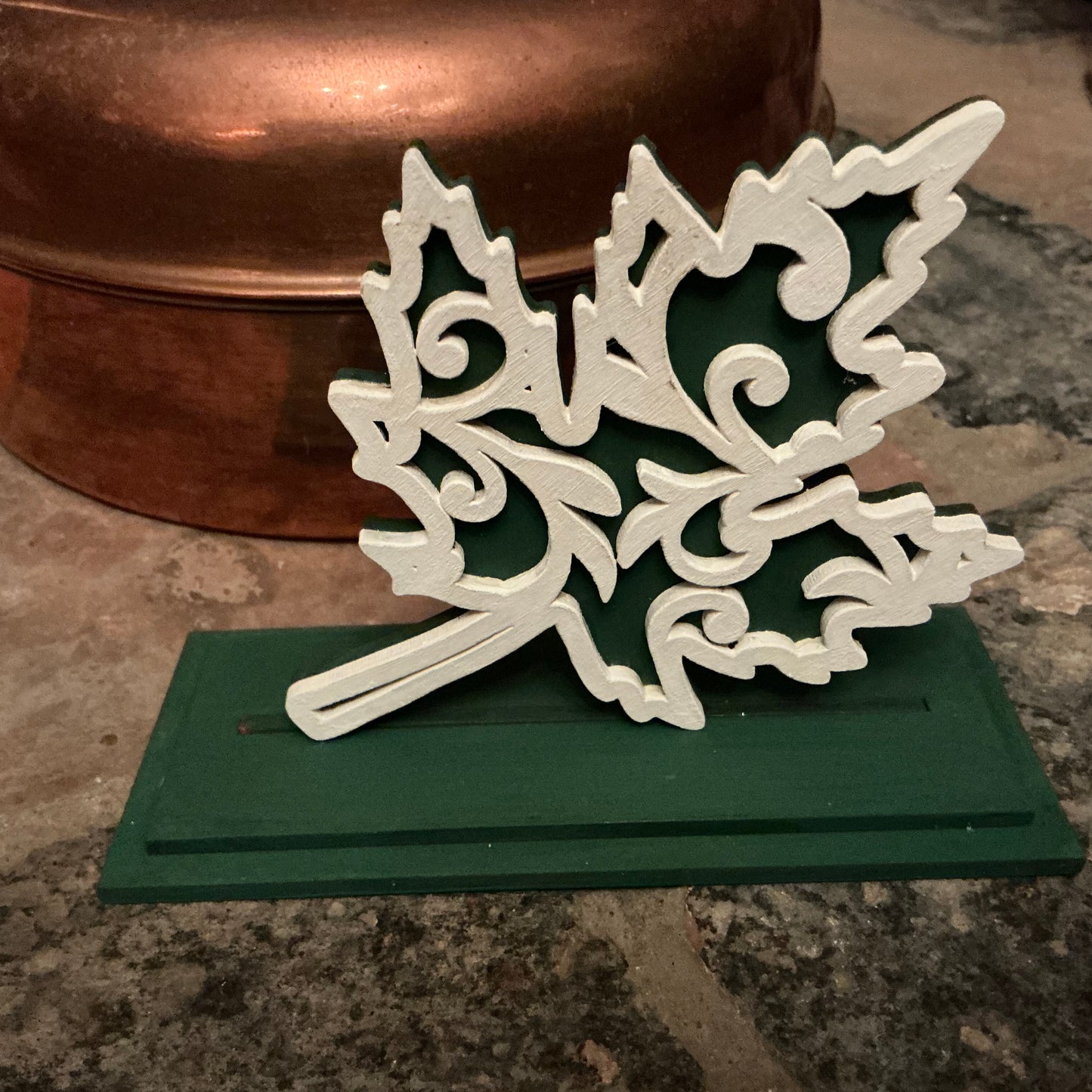 LH 512 - Small 2D Maple Leaf with Stand