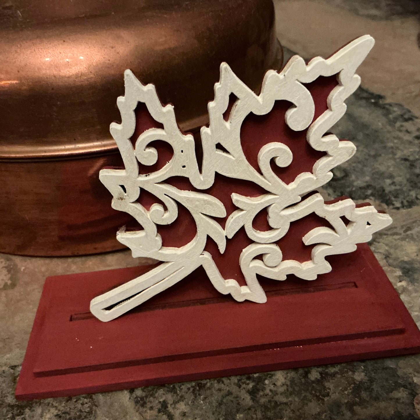 LH 512 - Small 2D Maple Leaf with Stand