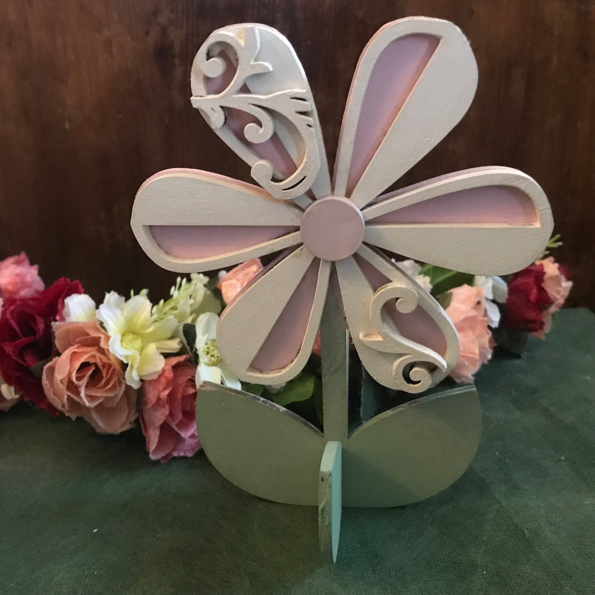 Small Flourish Daisy Pink White